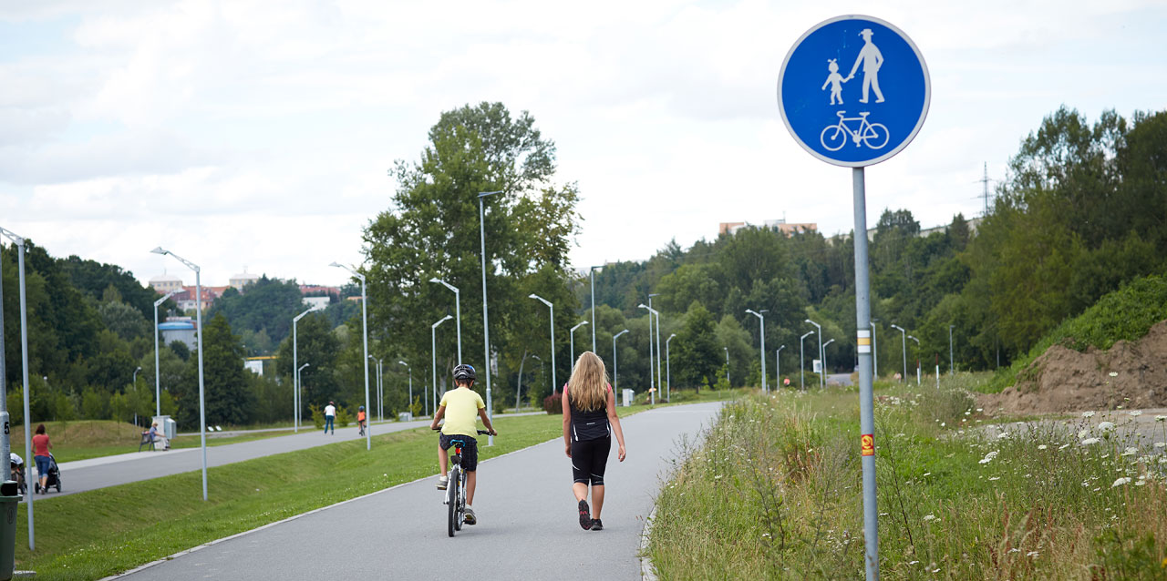 Stezka pro chodce a cyklisty Stezka pro chodce a cyklisty